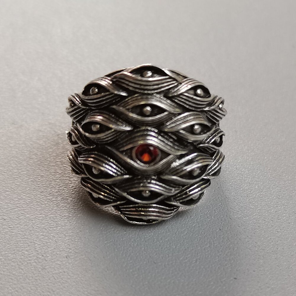 Second-hand women's classic statement rings
